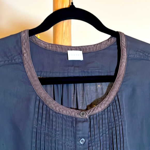 Poetry 8 100% cotton Charcoal gray tunic w/brown trim. Pleated front,side slits. - Picture 3 of 6